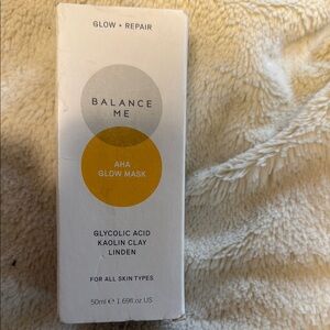 AHA Glow Mask - White and Gold